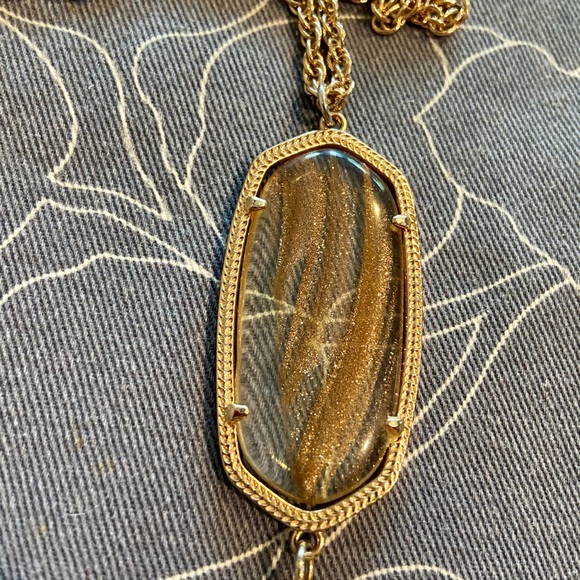 Kendra Scott Gold Pendant Necklace Goldstone Glass - Picture 2 of 3